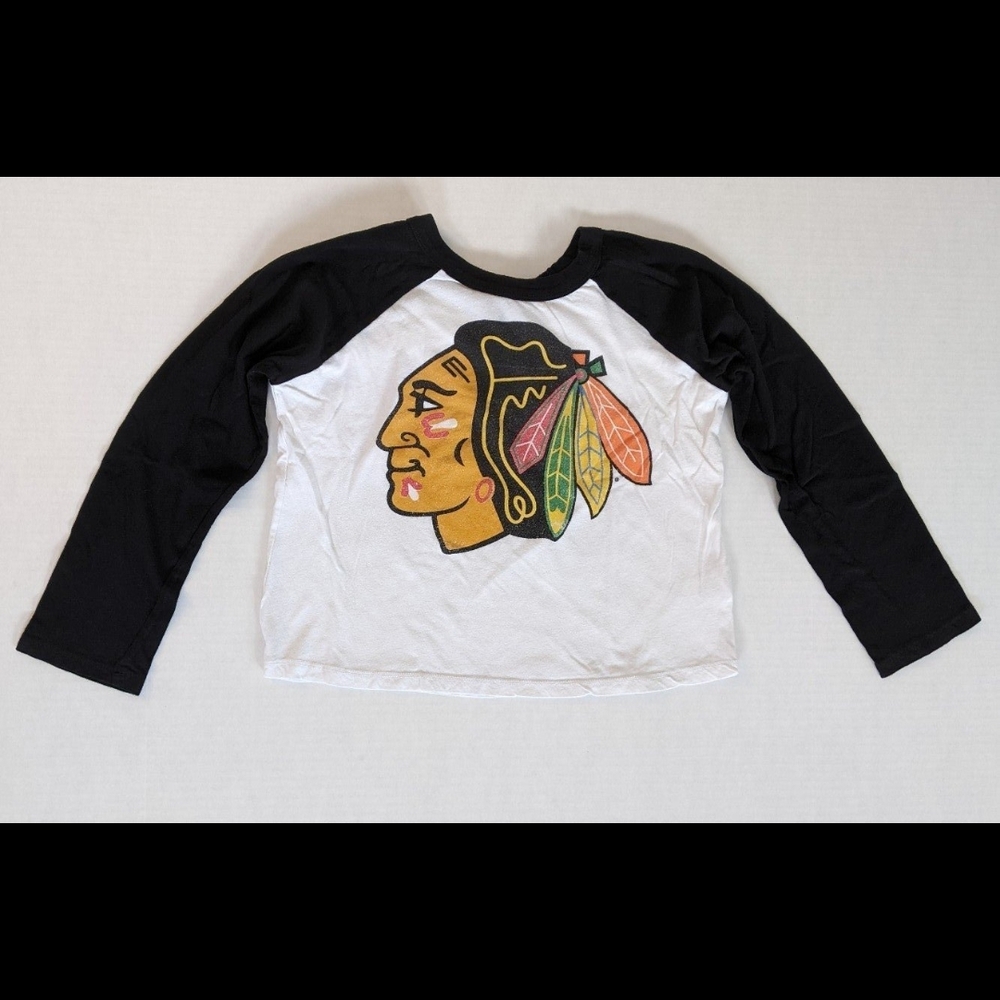 Women's Blackhawks Graphic Long Sleeve Cropped Shirt